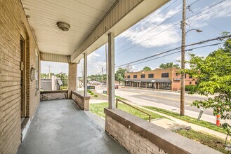 2305 S Big Bend Blvd in Maplewood, MO - Building Photo - Building Photo