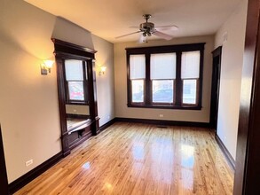 2107 W North Ave, Unit 1 in Chicago, IL - Foto de edificio - Building Photo