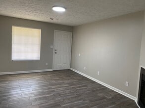 642 Old Humboldt Rd, Unit B in Jackson, TN - Building Photo - Building Photo