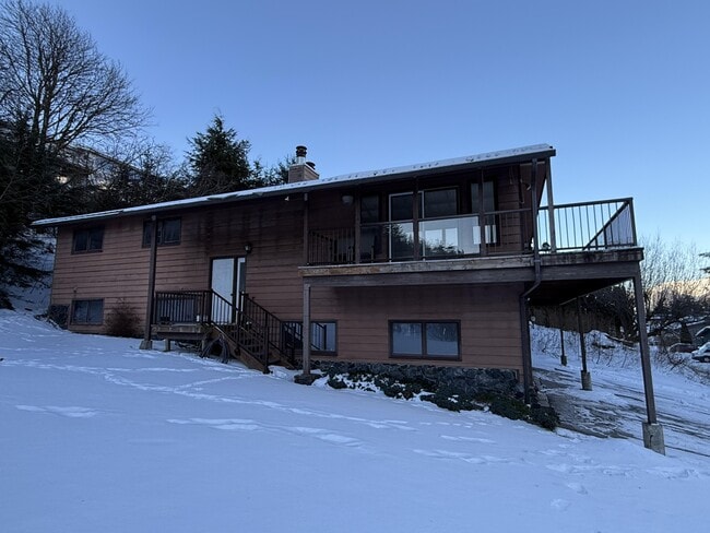 property at 3095 Nowell Ave