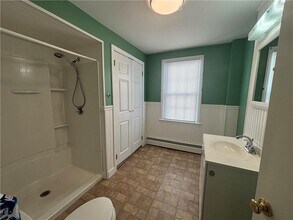 1595 Main St in West Warwick, RI - Building Photo - Building Photo