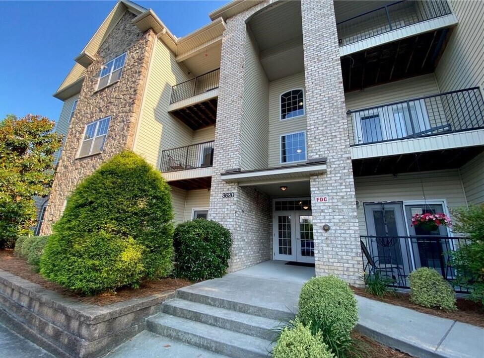 3620 Spanish Peak Dr in High Point, NC - Building Photo