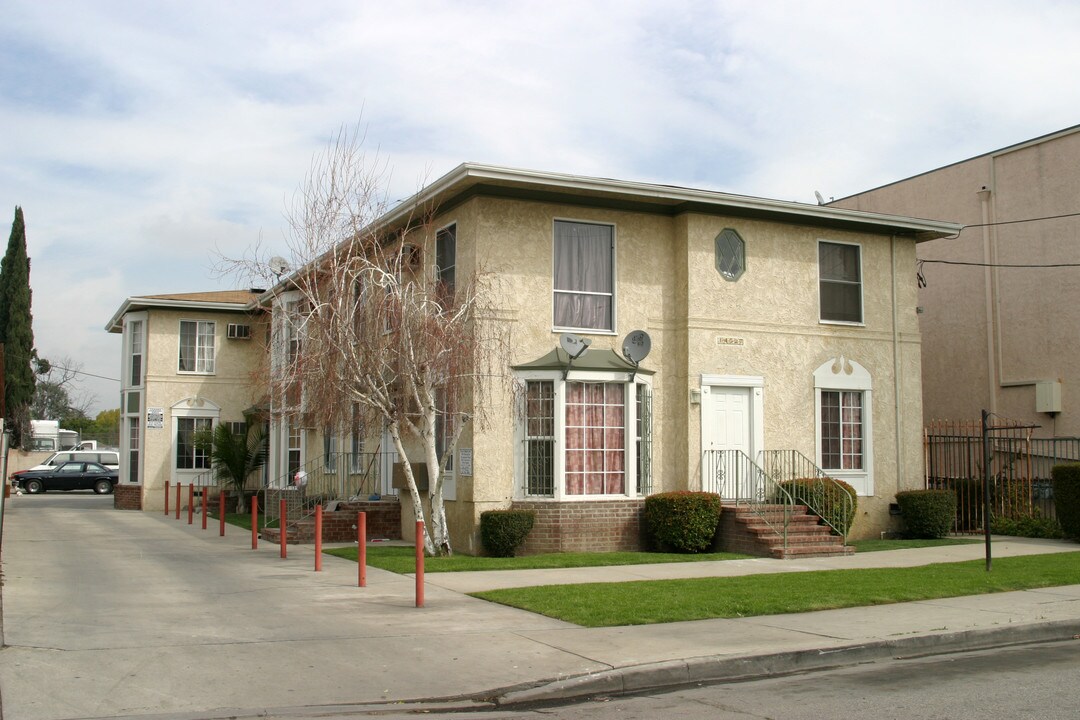 14527 Hartland St in Van Nuys, CA - Building Photo