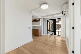 60 W 125th St in New York, NY - Building Photo - Building Photo