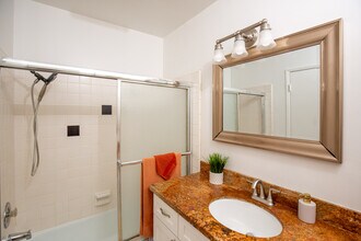 1522 N Harvard St in Santa Monica, CA - Foto de edificio - Building Photo