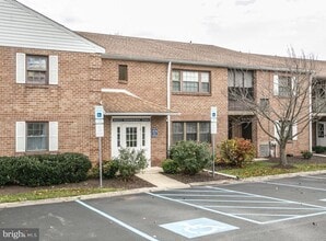154 Woodstream Dr in Norristown, PA - Building Photo - Building Photo