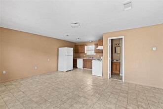 2200 Peach Ave in Bay City, TX - Building Photo - Building Photo