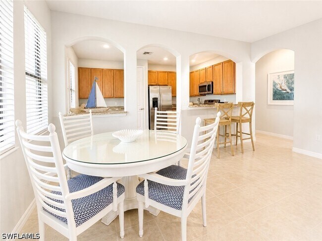 1367 Artesia Dr E in Naples, FL - Building Photo - Building Photo