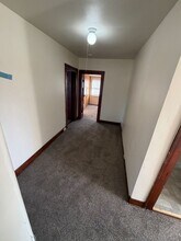 614 Douglas Ave in Des Moines, IA - Foto de edificio - Building Photo