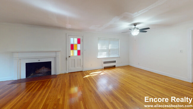 115 Withington Rd, Unit #3 in Newton, MA - Foto de edificio - Building Photo