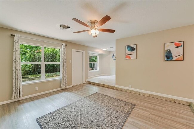 8711 Bridgeport Dr in Austin, TX - Foto de edificio - Building Photo