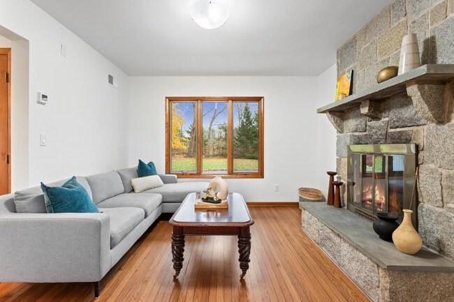 425 Taconic Rd in Greenwich, CT - Building Photo - Building Photo