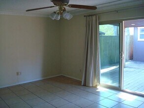 613 NW Renfro St in Burleson, TX - Building Photo - Building Photo