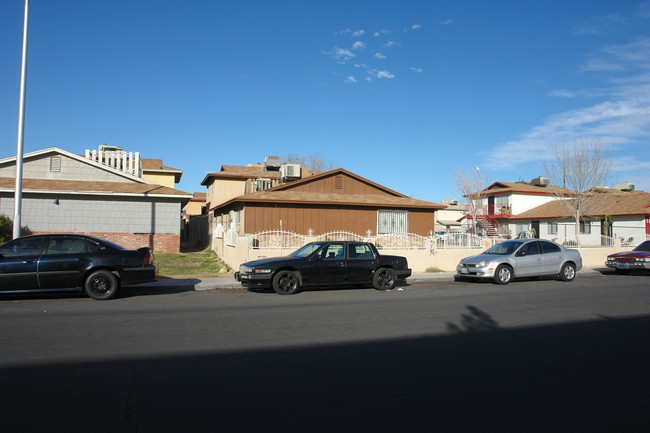 1661 N Lamont St in Las Vegas, NV - Building Photo - Building Photo