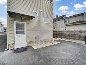 27 Honiss St in Belleville, NJ - Building Photo - Building Photo