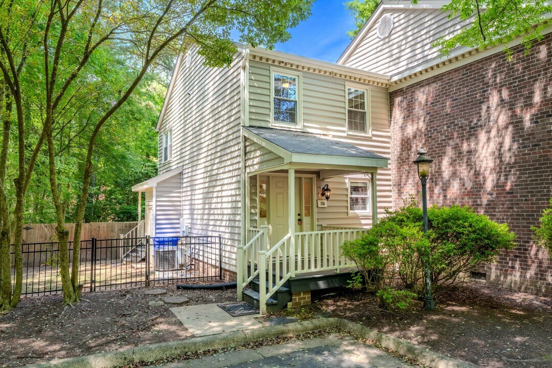 110 Gunston Ct in Chapel Hill, NC - Building Photo
