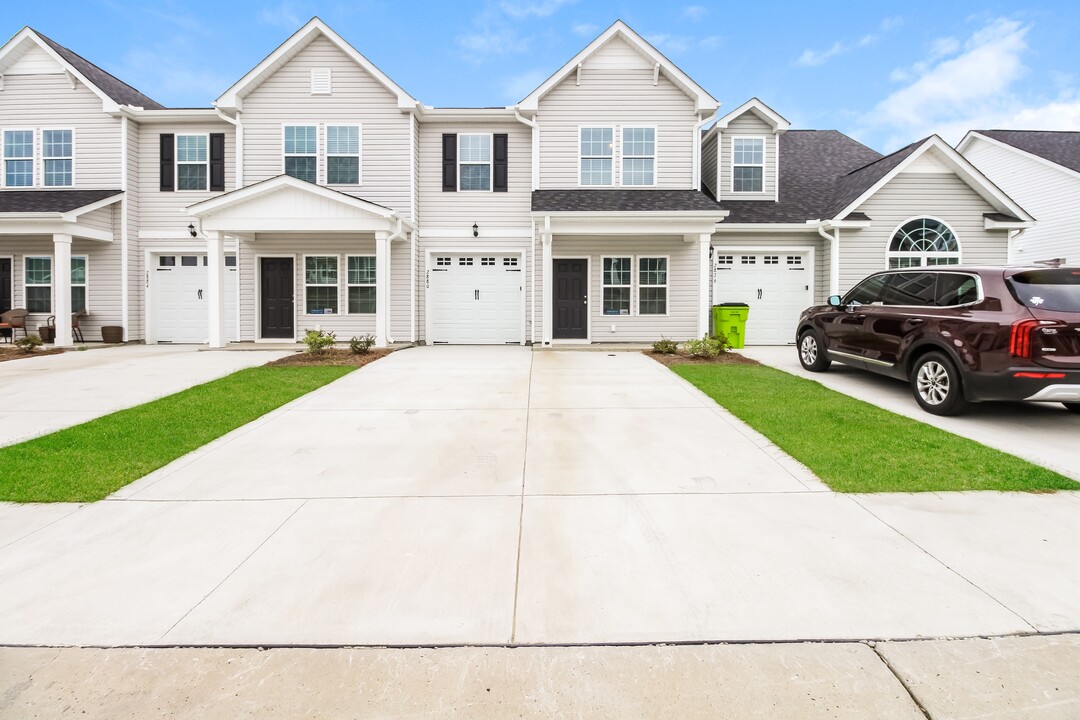 7268 Bellacroft Dr in Leland, NC - Building Photo