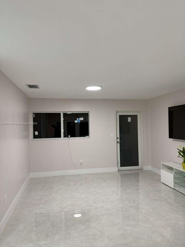 7781 Simms St in Hollywood, FL - Building Photo - Building Photo