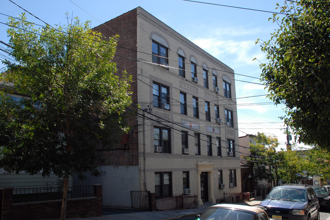 6302 Polk St in West New York, NJ - Foto de edificio - Building Photo