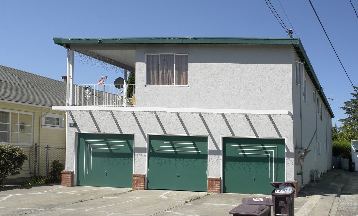 3837 Redding St in Oakland, CA - Foto de edificio