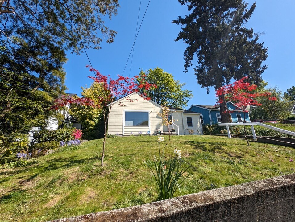 1706 Pennsylvania Ave in Bremerton, WA - Building Photo