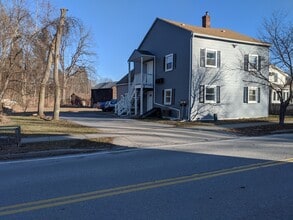 13 W Market St, Unit 2 in Hyde Park, NY - Building Photo - Building Photo