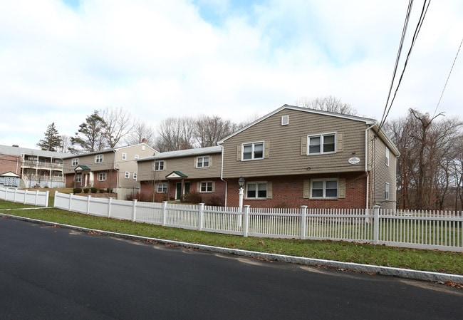 Harbortree Apartments in New London, CT - Building Photo - Building Photo