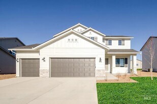 812 Strike Eagle St in Mountain Home, ID - Building Photo