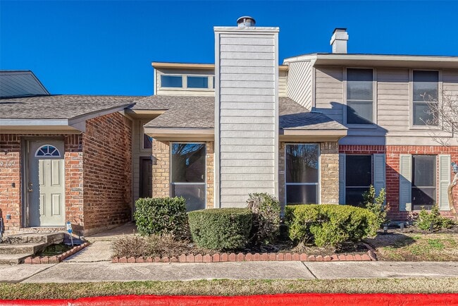 9393 Westwood Village Dr in Houston, TX - Building Photo - Building Photo