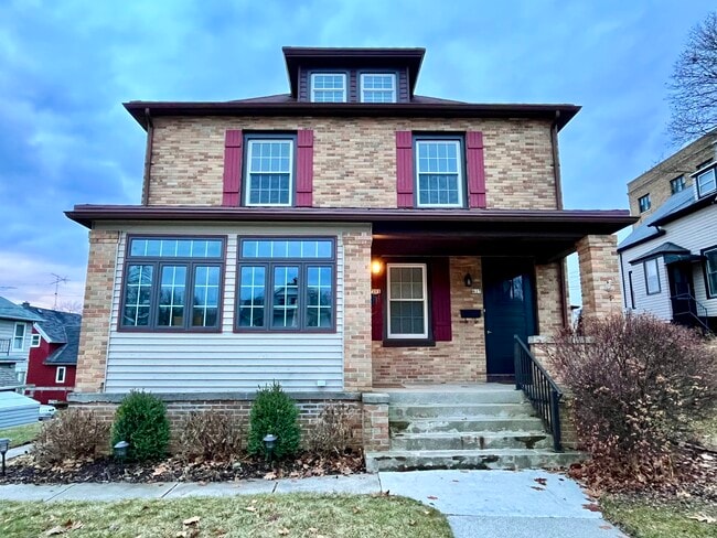 413 Ontario Ave, Unit Lakeview Loft in Sheboygan, WI - Foto de edificio - Building Photo