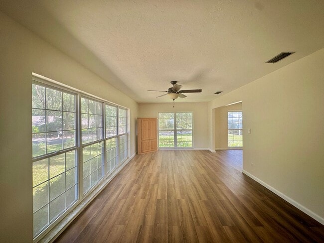 3927 NW 42 Ct in Gainesville, FL - Foto de edificio - Building Photo