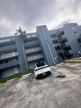 9351 Fontainebleau Blvd in Miami, FL - Building Photo - Building Photo