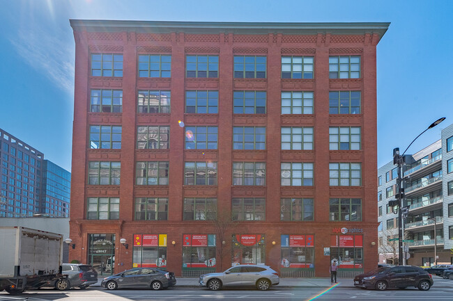 property at 1017 W Washington Blvd