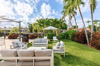 636 Hibiscus Dr in Hallandale Beach, FL - Building Photo - Building Photo