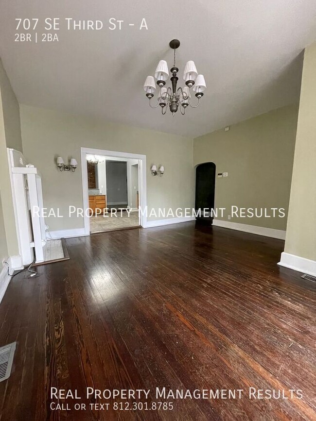 707 SE 3rd St-Unit -A in Evansville, IN - Foto de edificio - Building Photo