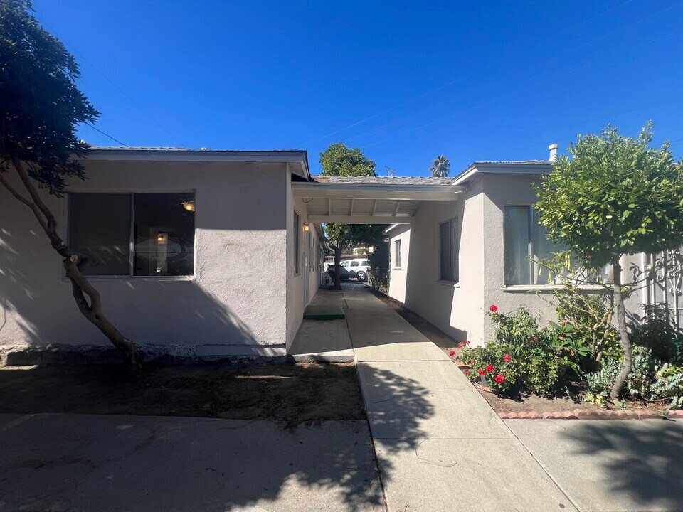 10743 Califa St in North Hollywood, CA - Building Photo