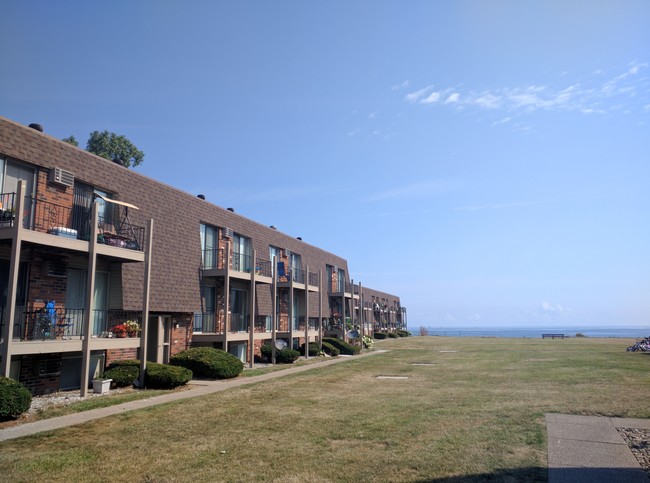 Sandpiper Cove Apartments in Huron, OH - Building Photo - Building Photo