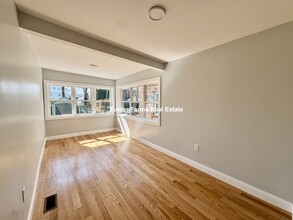 7 Ward St, Unit 1 in Somerville, MA - Building Photo - Building Photo