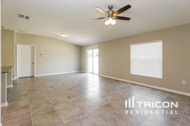 1732 Broad Winged Hawk Dr in Ruskin, FL - Building Photo - Building Photo