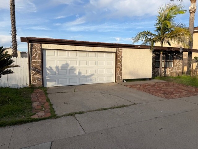 9076 Walker Ct in San Diego, CA - Building Photo