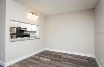 Virginia Drive Apartments in Orlando, FL - Foto de edificio - Building Photo