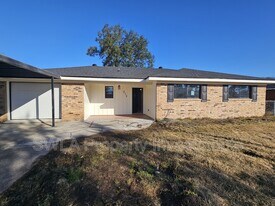 213 Dewitt St in Westlake, LA - Building Photo