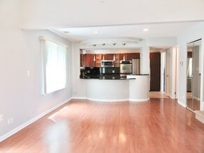 43 Buckingham Ln in Buffalo Grove, IL - Building Photo - Building Photo