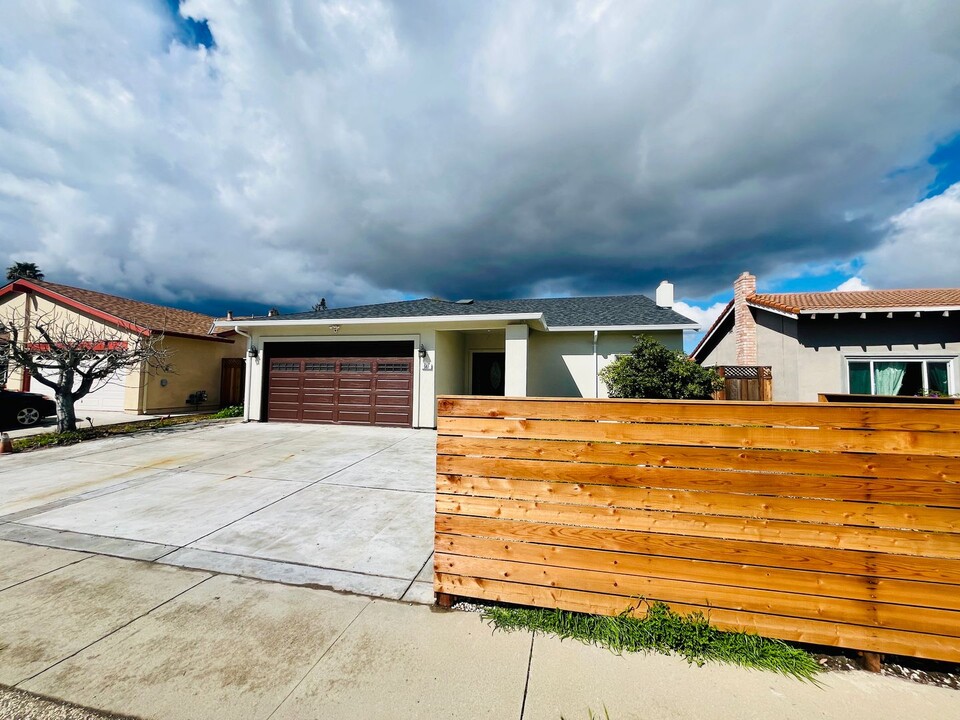 587 Calpella Dr in San Jose, CA - Foto de edificio