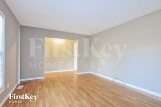 2064 Aristocrat Dr in Florissant, MO - Foto de edificio - Building Photo