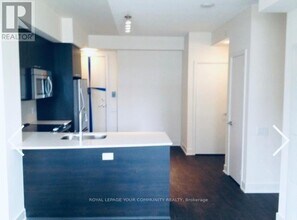 30 Roehampton Ave in Toronto, ON - Building Photo - Building Photo