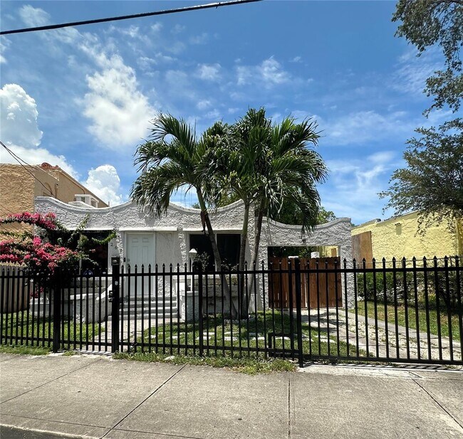 267 NW 33rd St in Miami, FL - Building Photo - Building Photo