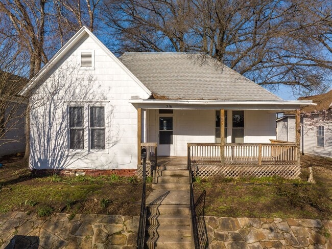 property at 516 S 17th St