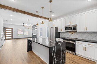 6813 Parkhurst Dr in Houston, TX - Building Photo - Building Photo