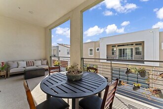 26920 W Winding Trail Ct in Valencia, CA - Building Photo - Building Photo
